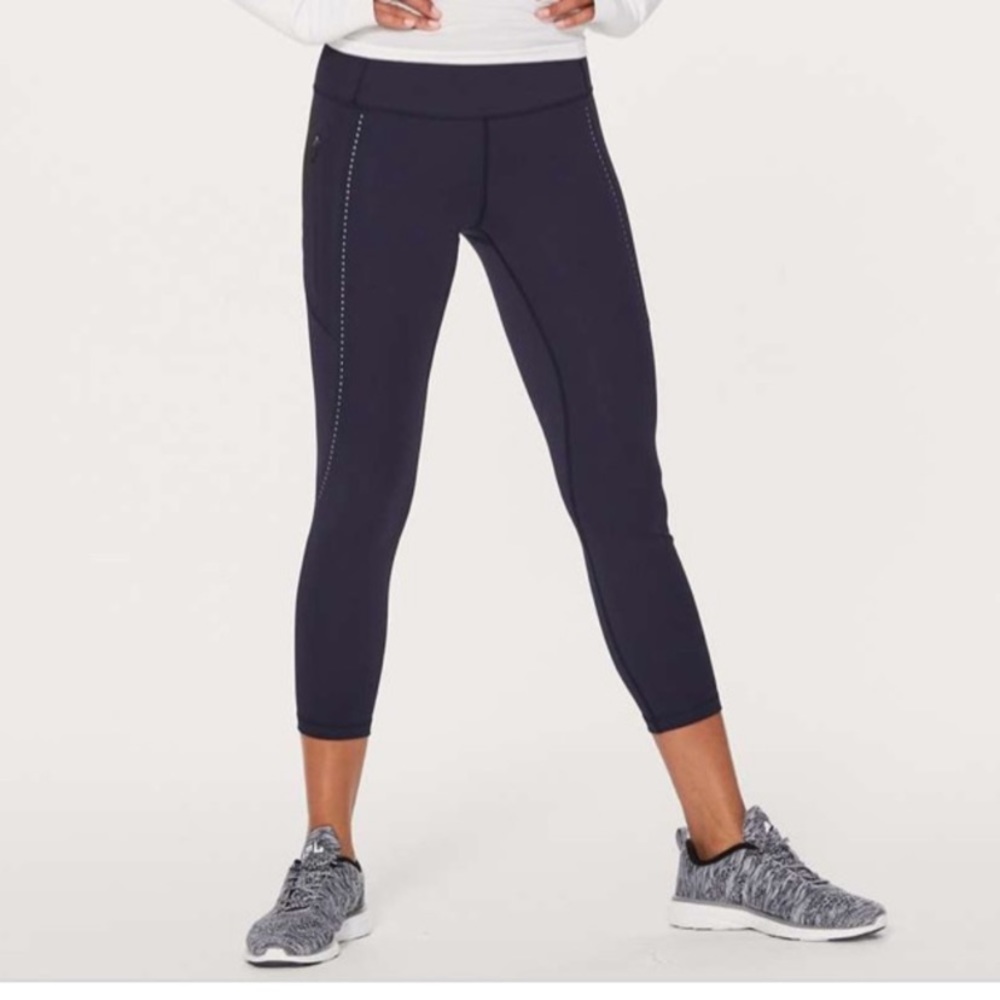 Lululemon size 2 true navy extra mile leggings 23”